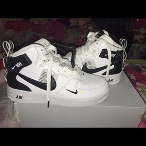 new white nike air force 1 mid lv8